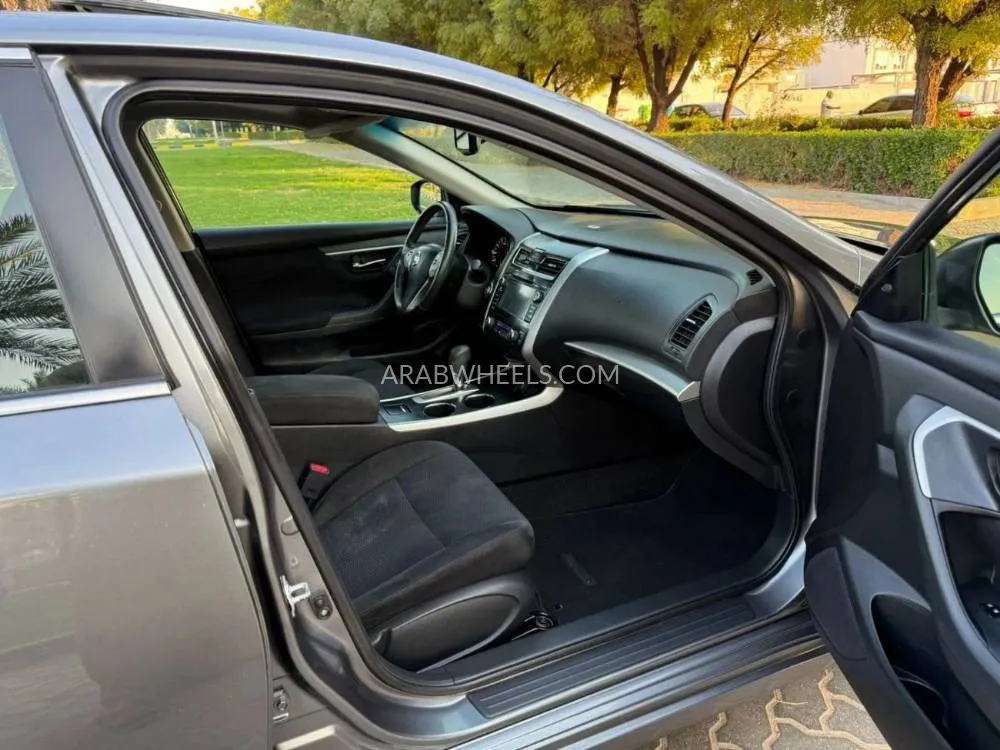 Nissan Altima 2015 for Sale in Sharjah Image-12