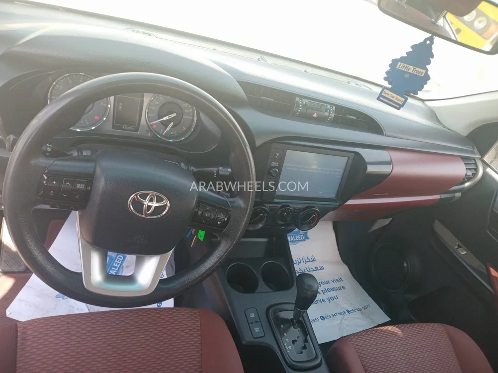 Toyota Hilux 2021 for Sale in Sharjah Image-6