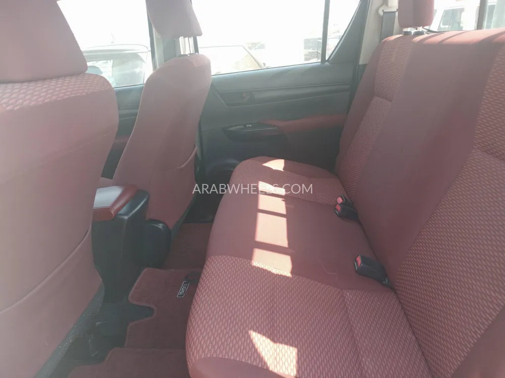 Toyota Hilux 2021 for Sale in Sharjah Image-9