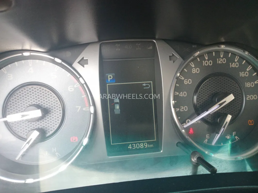 Toyota Hilux 2021 for Sale in Sharjah Image-10