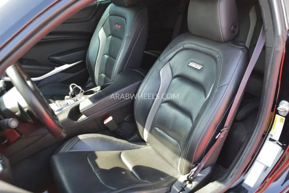 شيفروليه كامارو 2017 for Sale in الشارقة Image-13