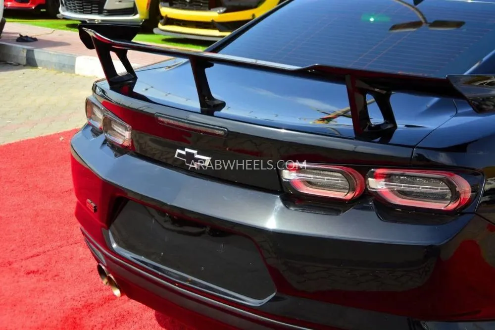 Chevrolet Camaro 2023 for Sale in Sharjah Image-8