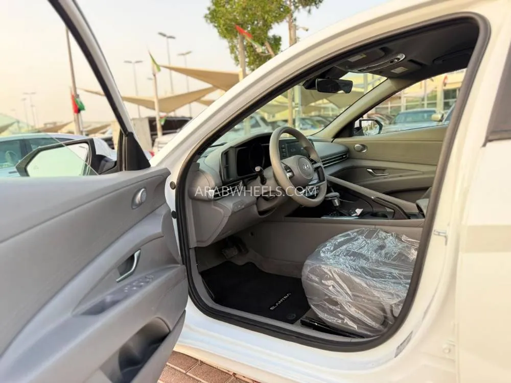Hyundai Elantra 2022 for Sale in Sharjah Image-10