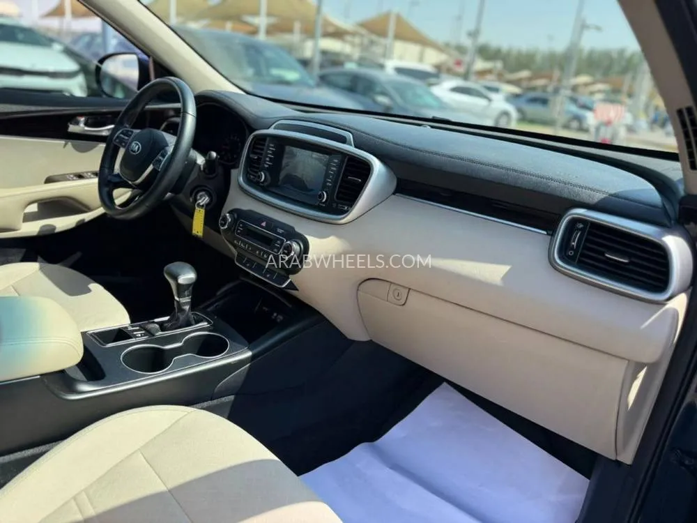 Kia Sorento 2020 for Sale in Sharjah Image-11