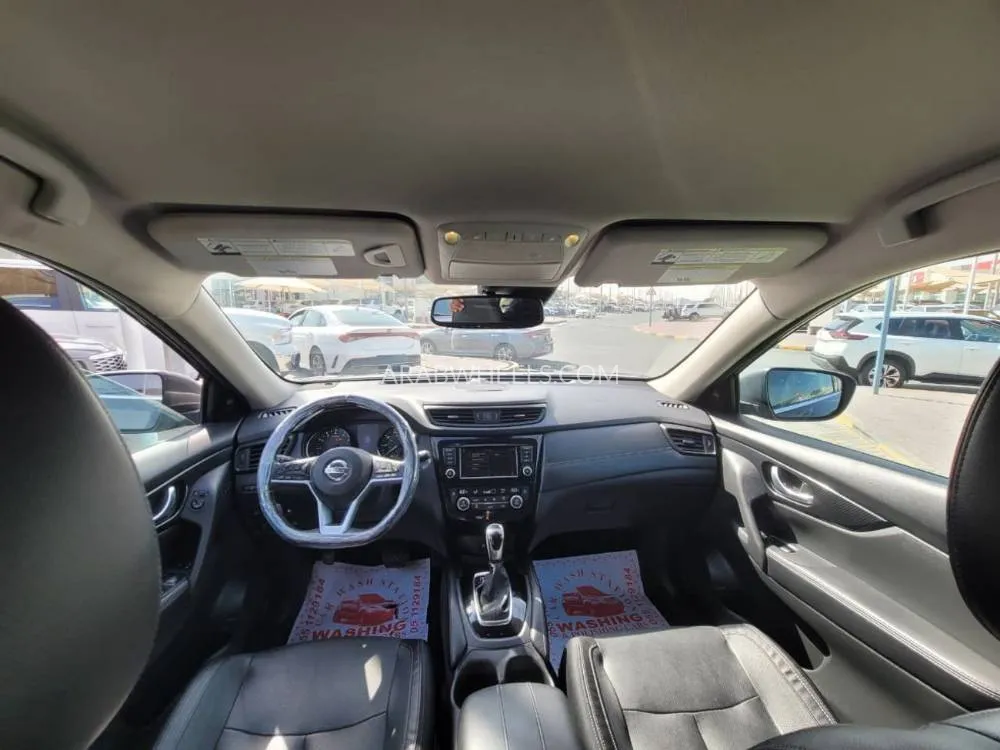 نيسان إكس تريل 2018 for Sale in الشارقة Image-16