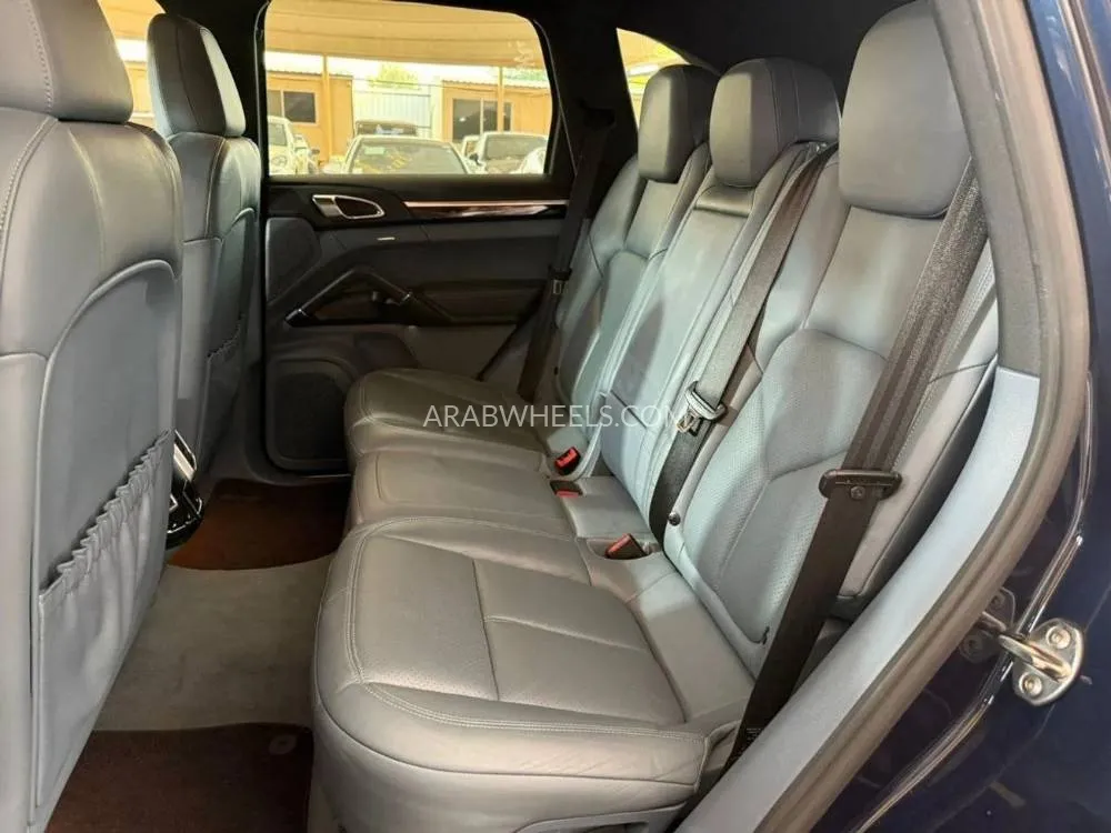 Porsche Cayenne 2011 for Sale in Dubai Image-18