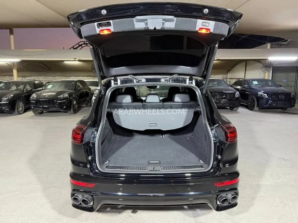 Porsche Cayenne 2017 for Sale in Dubai Image-11