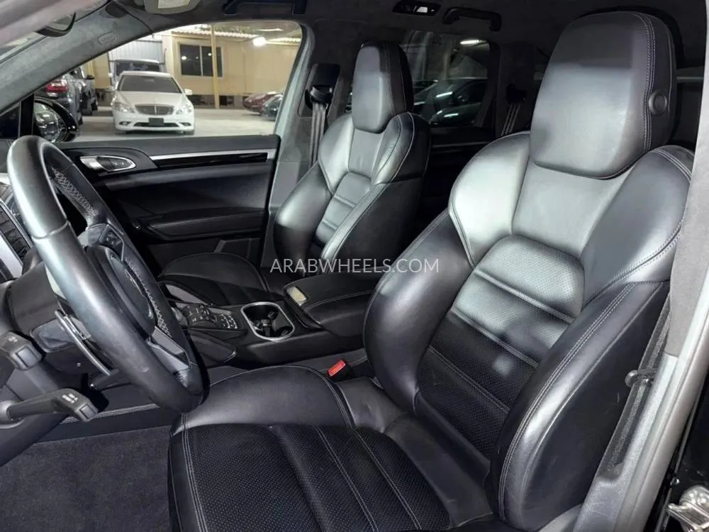 Porsche Cayenne 2017 for Sale in Dubai Image-16