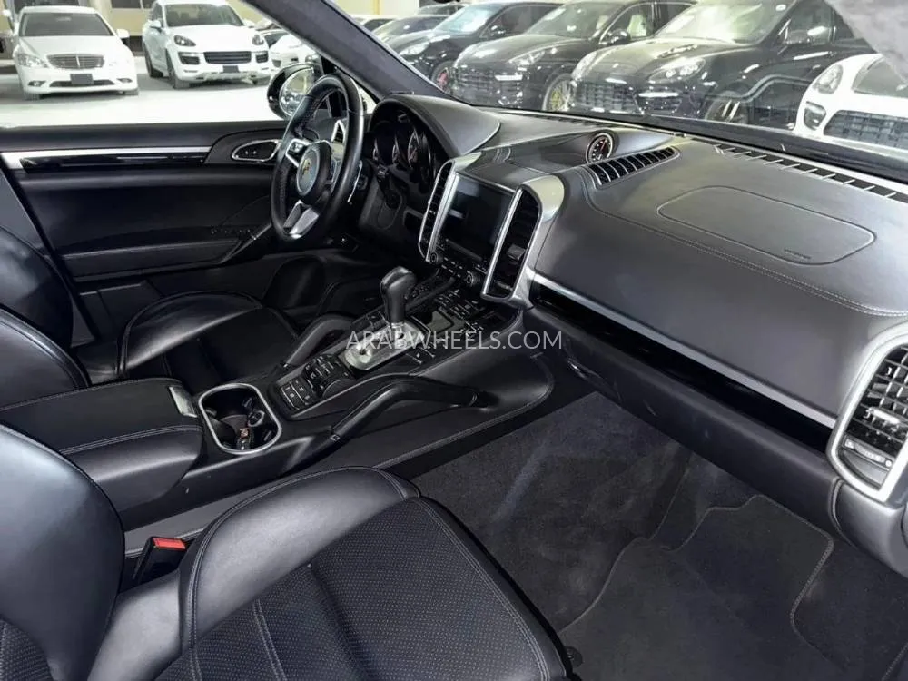 Porsche Cayenne 2017 for Sale in Dubai Image-18