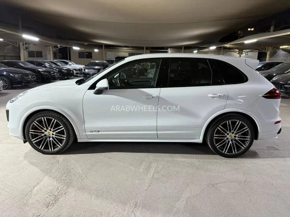 Porsche Cayenne 2016 for Sale in Dubai Image-3