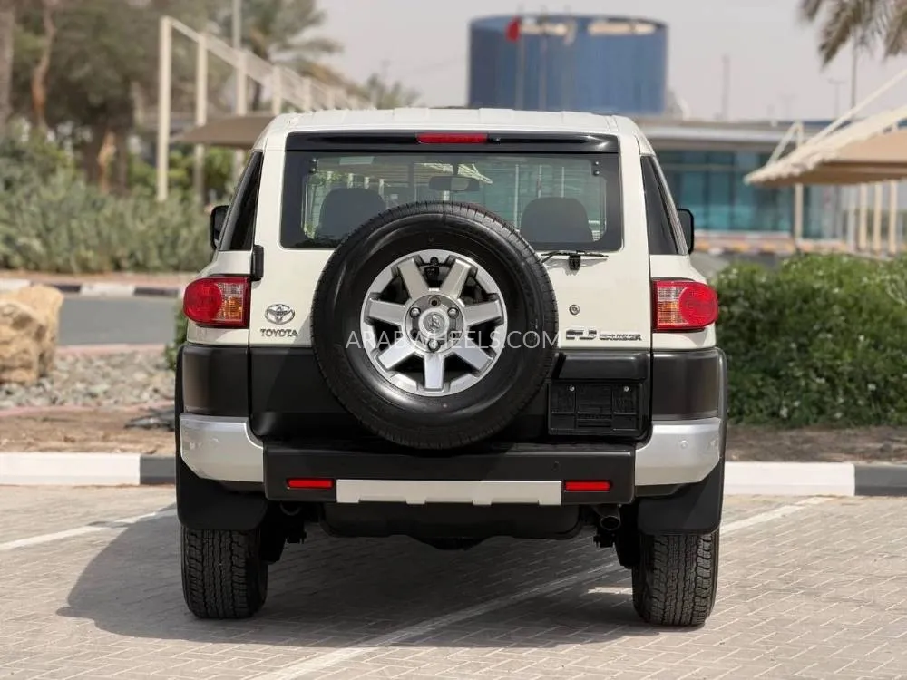 Toyota FJ Cruiser 2023 for Sale in Dubai Image-7