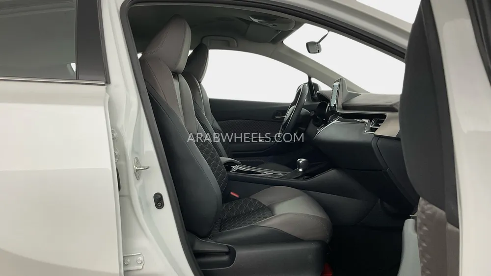 Toyota C-HR 2023 for Sale in Sharjah Image-12