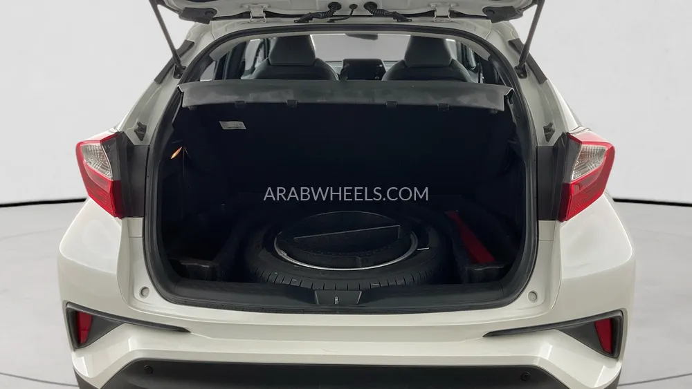 Toyota C-HR 2023 for Sale in Sharjah Image-14