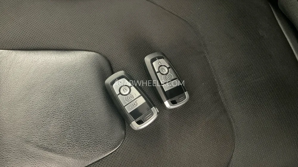 Ford Edge 2022 for Sale in Sharjah Image-17