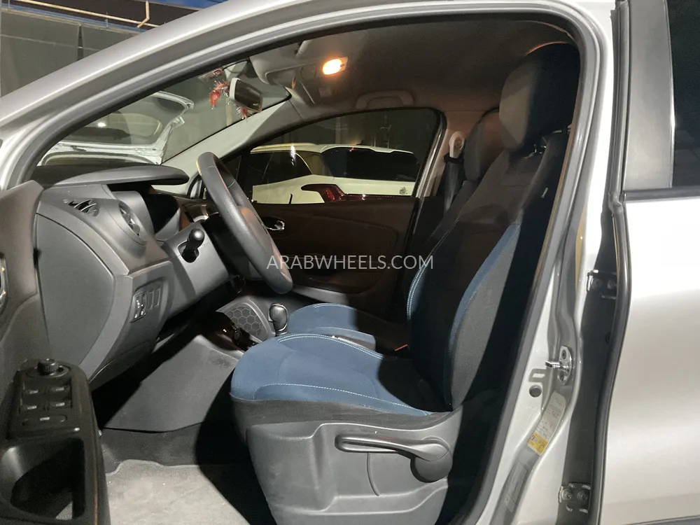 Renault Captur 2017 for Sale in Sharjah Image-7