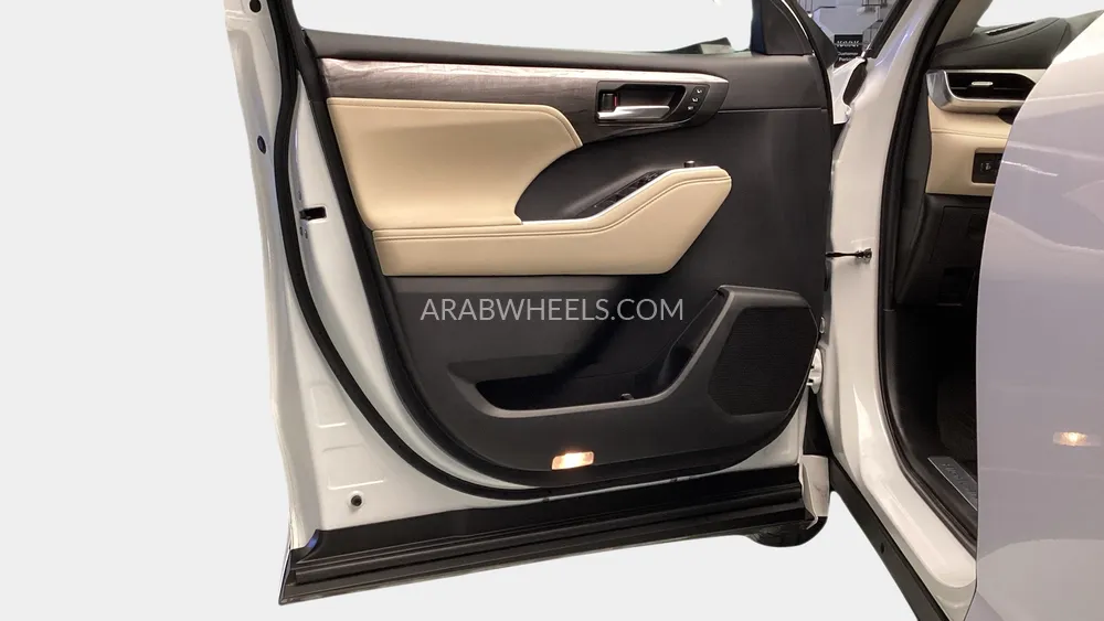 Toyota Highlander 2024 for Sale in Sharjah Image-14