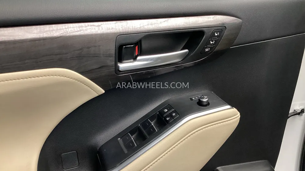 Toyota Highlander 2024 for Sale in Sharjah Image-29