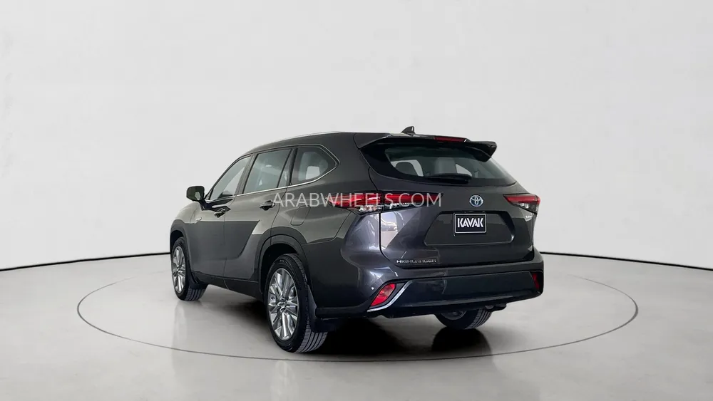 Toyota Highlander 2023 for Sale in Dubai Image-4