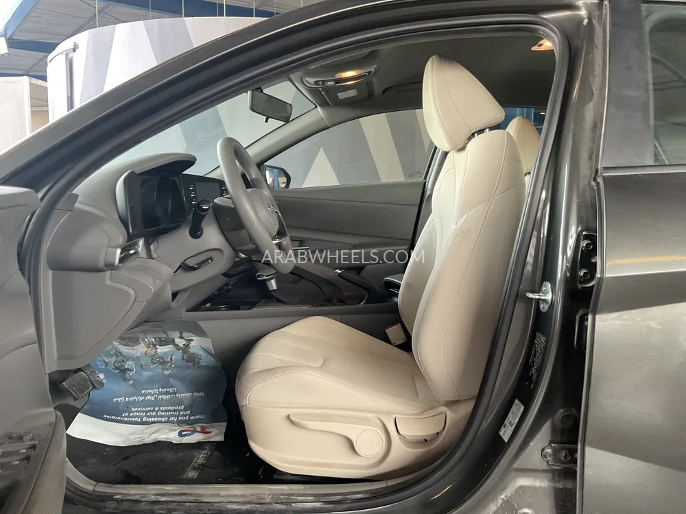 Hyundai Elantra 2023 for Sale in Dubai Image-7