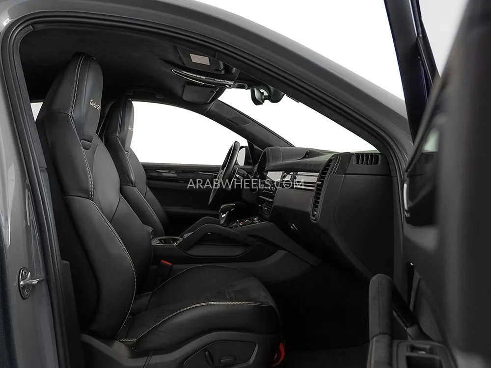 Porsche Cayenne 2022 for Sale in Dubai Image-8