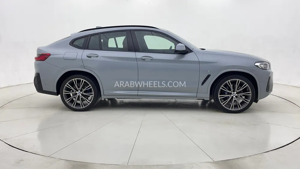 BMW X4 2022 for Sale in Dubai Image-2