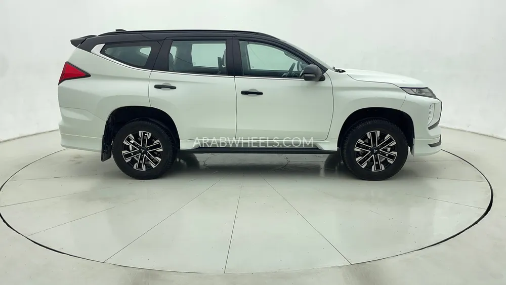 Mitsubishi Montero Sport 2023 for Sale in Dubai Image-2
