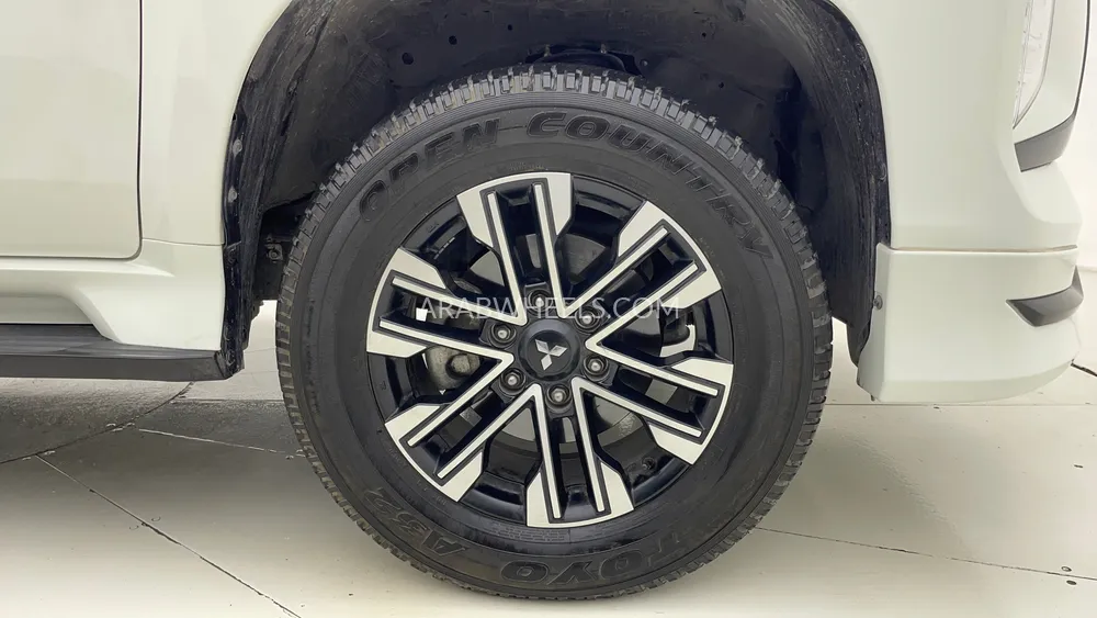 Mitsubishi Montero Sport 2023 for Sale in Dubai Image-10