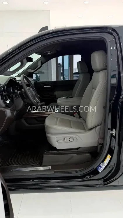 Chevrolet Silverado 2025 for Sale in Abu Dhabi Image-7