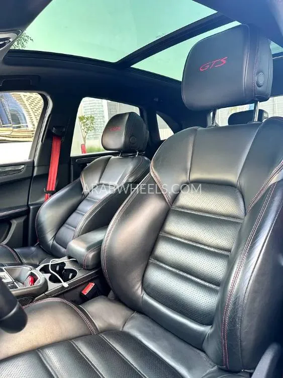 Porsche Macan 2022 for Sale in Dubai Image-5