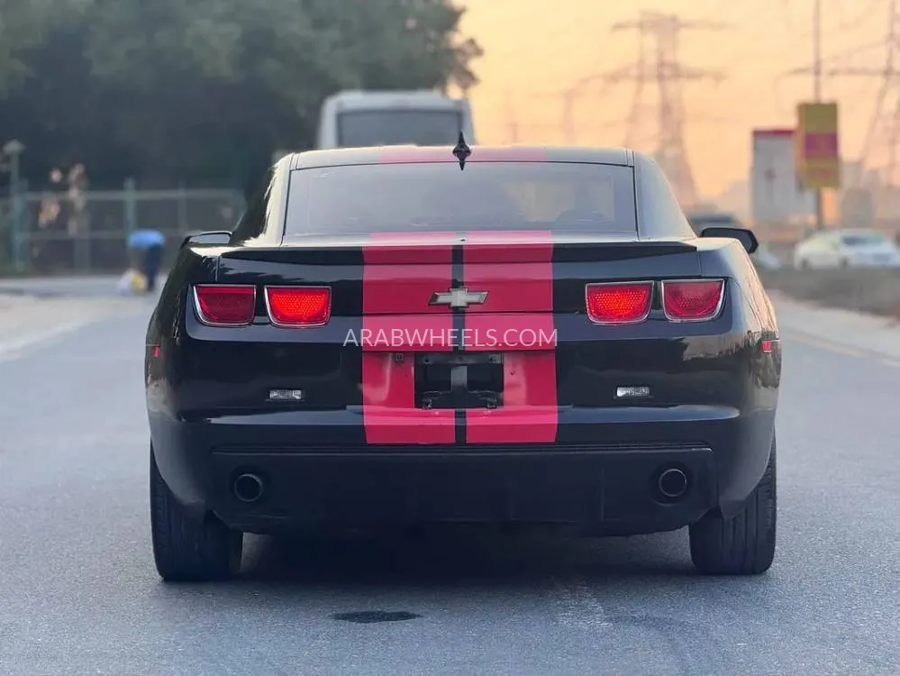 Chevrolet Camaro 2011 for Sale in Sharjah Image-4
