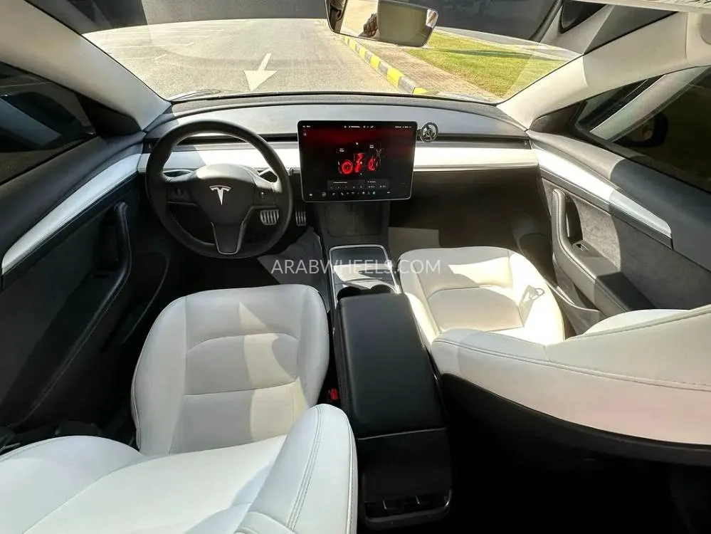 Tesla Model 3 2023 for Sale in Dubai Image-11