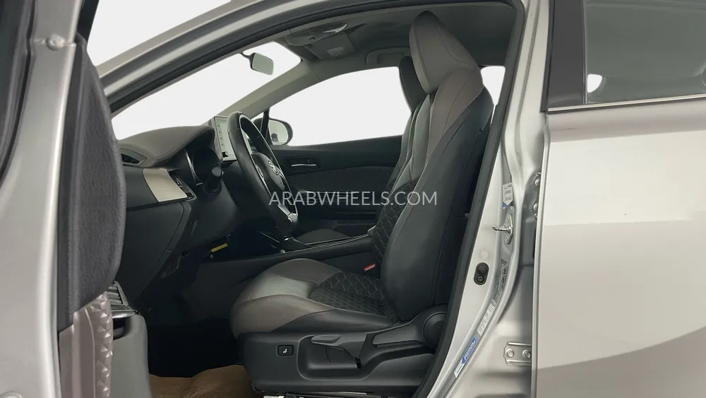 Toyota C-HR 2022 for Sale in Sharjah Image-23