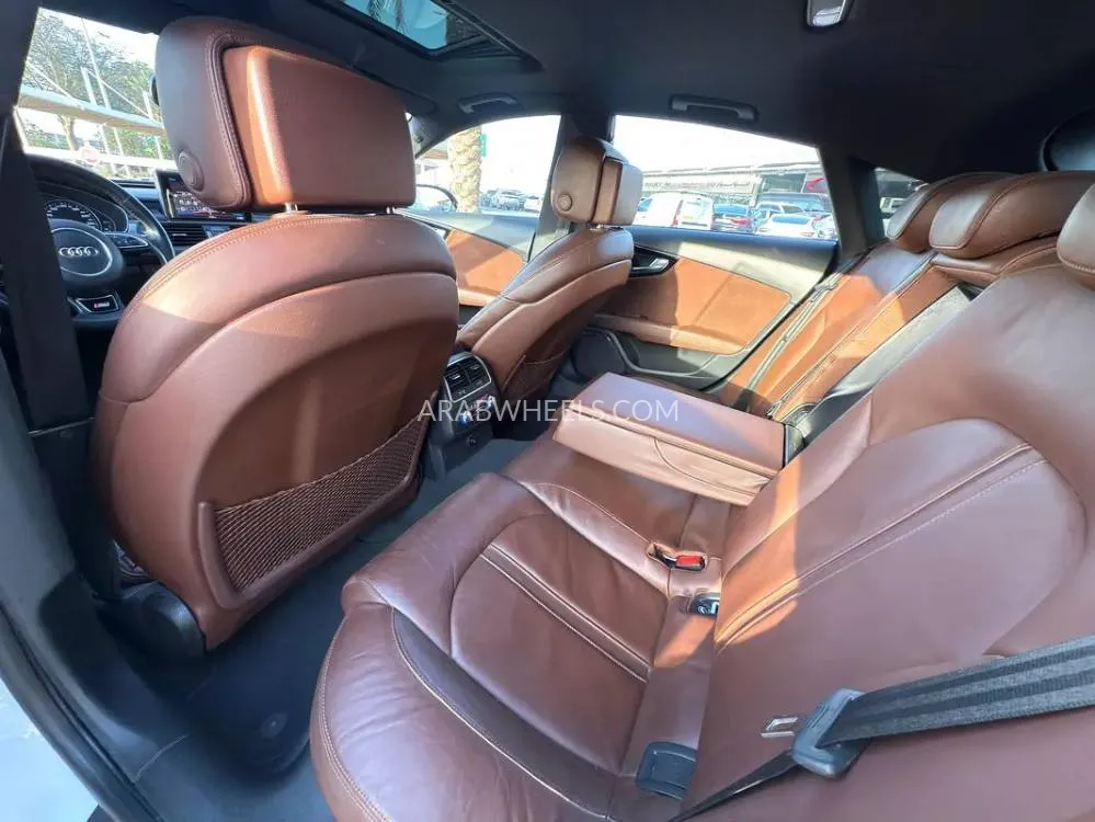 Audi Q7 2018 for Sale in Dubai Image-14