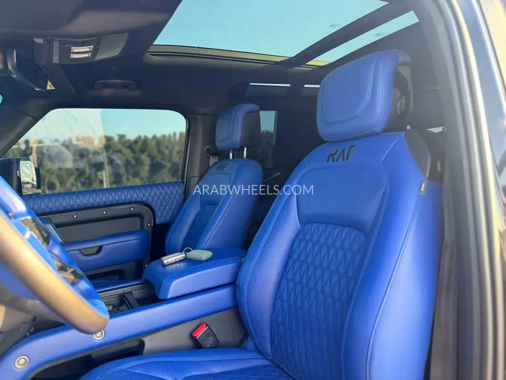 لاند روفر ديفندر 2023 for Sale in الشارقة Image-10