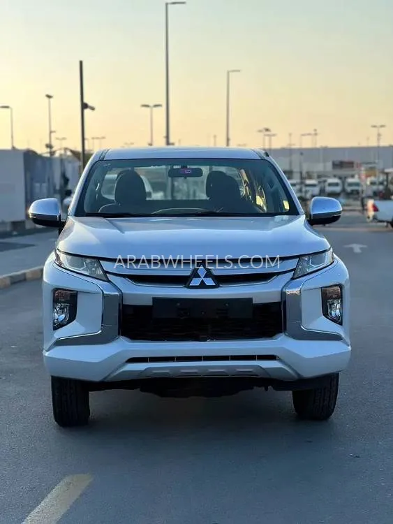 Mitsubishi L200 2020 for Sale in Sharjah Image-3