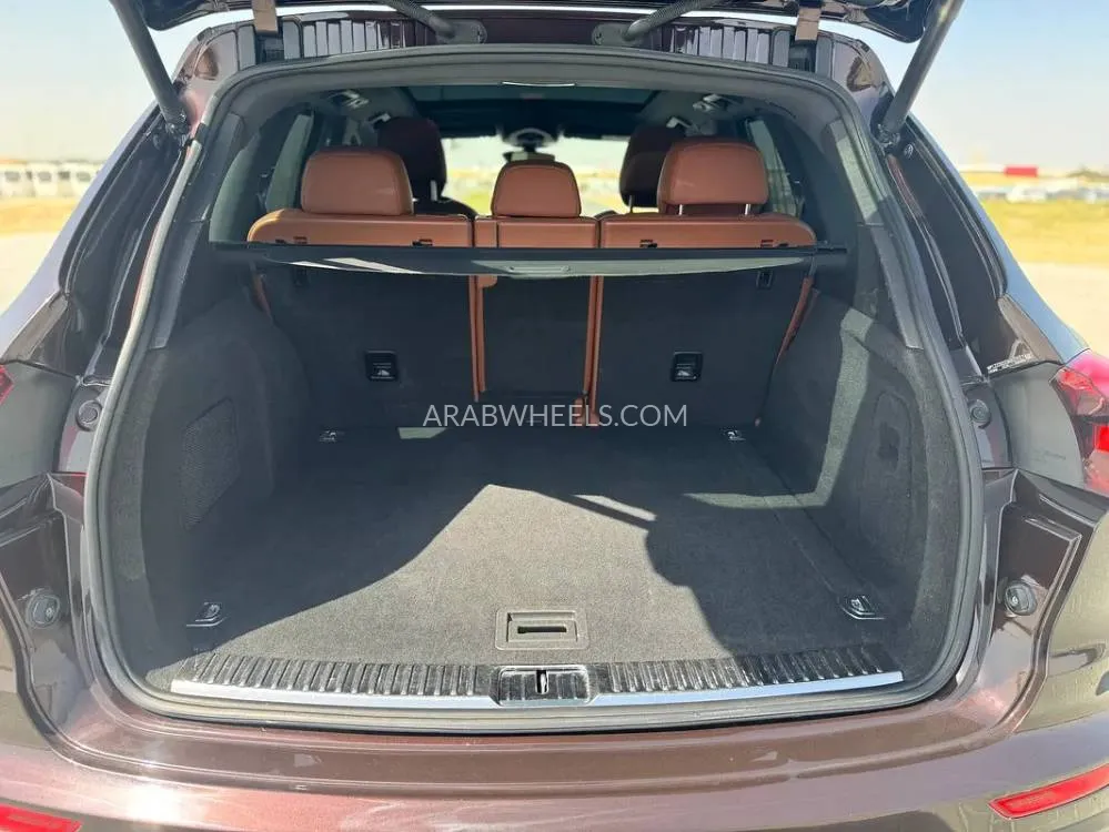 Porsche Cayenne 2016 for Sale in Sharjah Image-16