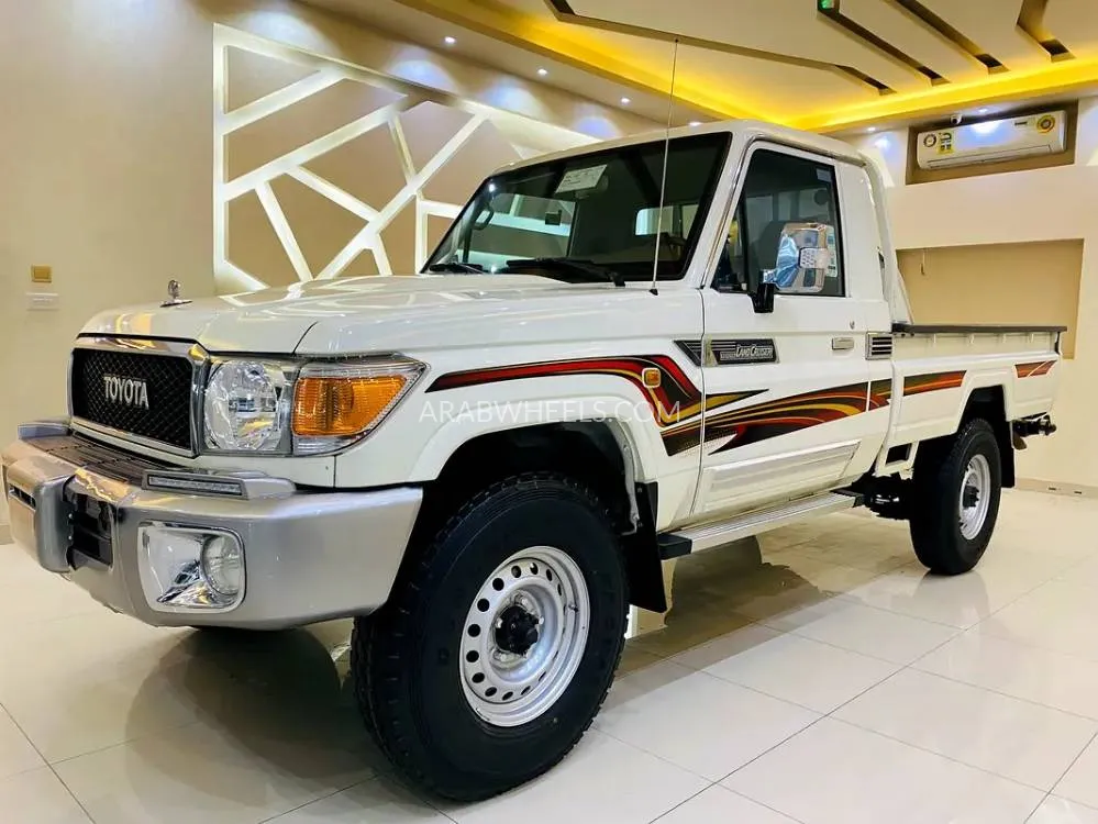 Toyota Land Cruiser 70 Series 2022 for Sale in Sharjah Image-3