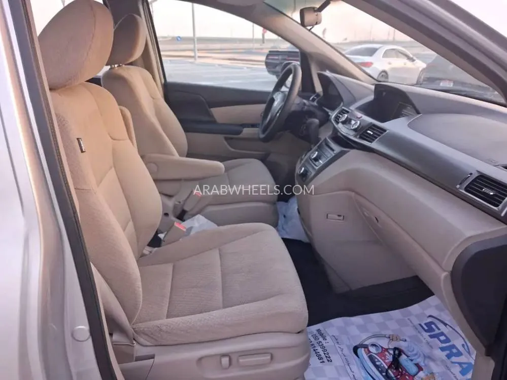 Honda Odyssey 2015 for Sale in Abu Dhabi Image-10