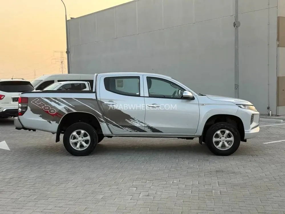 Mitsubishi L200 2020 for Sale in Abu Dhabi Image-9