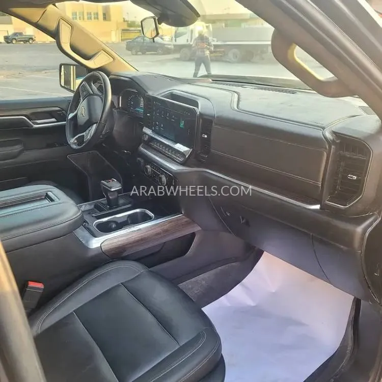 Chevrolet Silverado 2022 for Sale in Sharjah Image-3