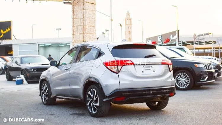 Honda HR-V 2019 for Sale in Ajman Image-7
