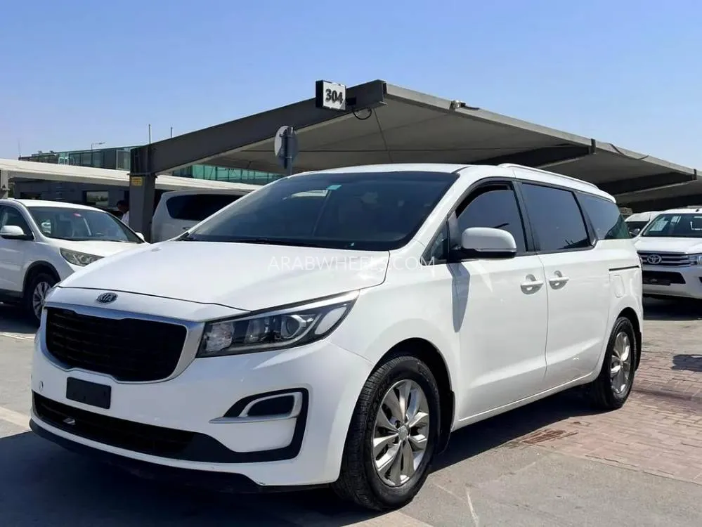 Kia Grand Carnival 2019 for Sale in Sharjah Image-10