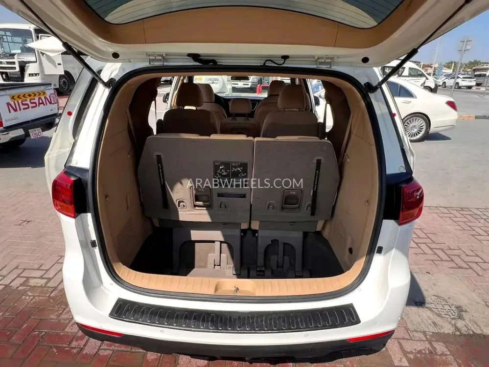 Kia Grand Carnival 2019 for Sale in Sharjah Image-11