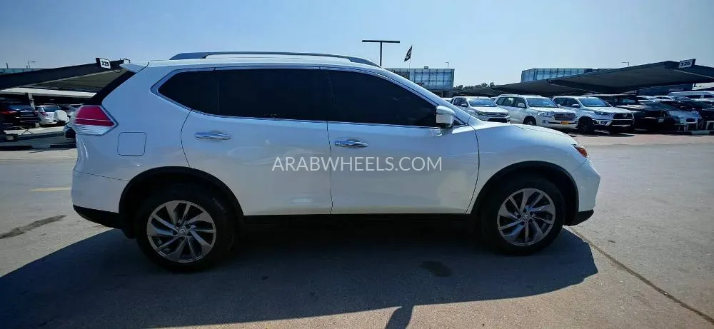 Nissan Rogue 2015 for Sale in Sharjah Image-2