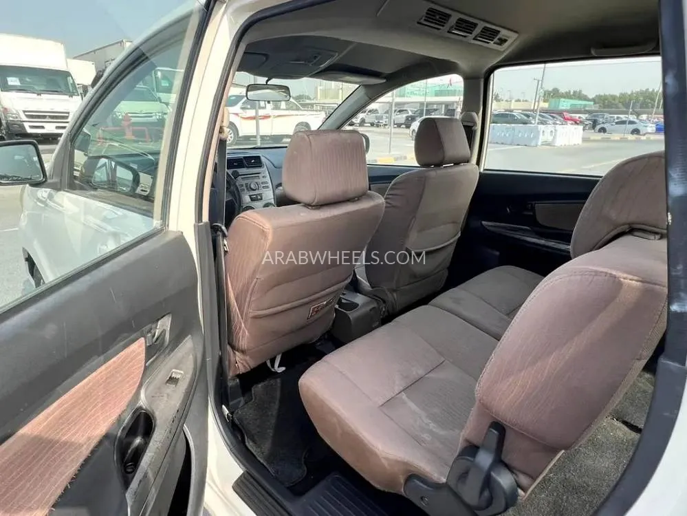 Toyota Avanza 2018 for Sale in Sharjah Image-7