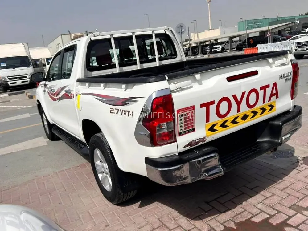 Toyota Hilux 2020 for Sale in Sharjah Image-13