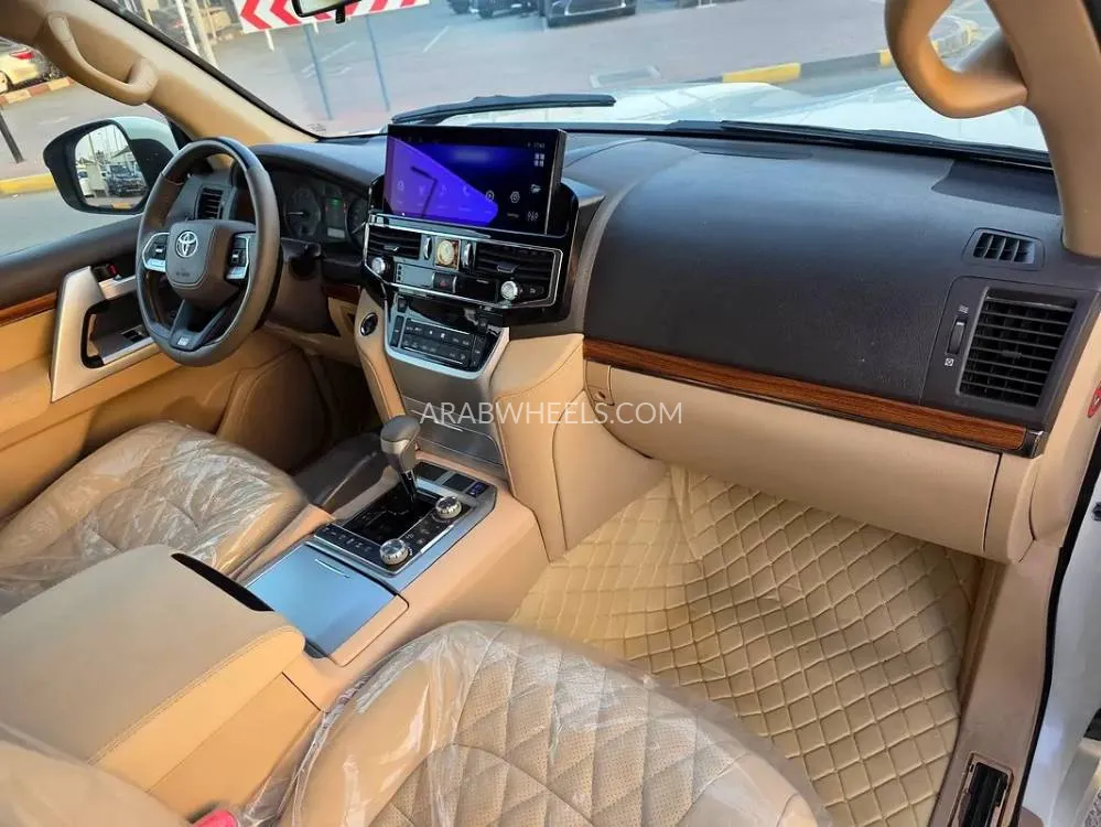 Toyota Land Cruiser 2015 for Sale in Sharjah Image-2