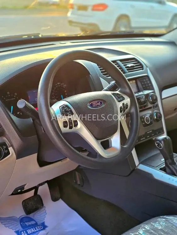Ford Explorer 2013 for Sale in Sharjah Image-2