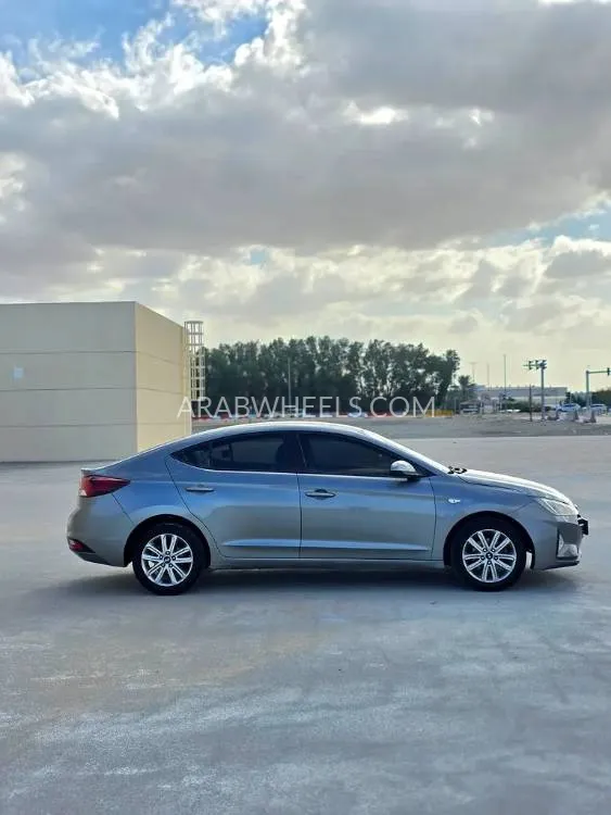 Hyundai Elantra 2019 for Sale in Sharjah Image-4