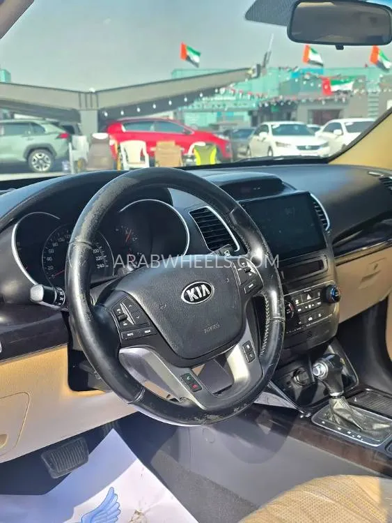 Kia Sorento 2015 for Sale in Sharjah Image-20